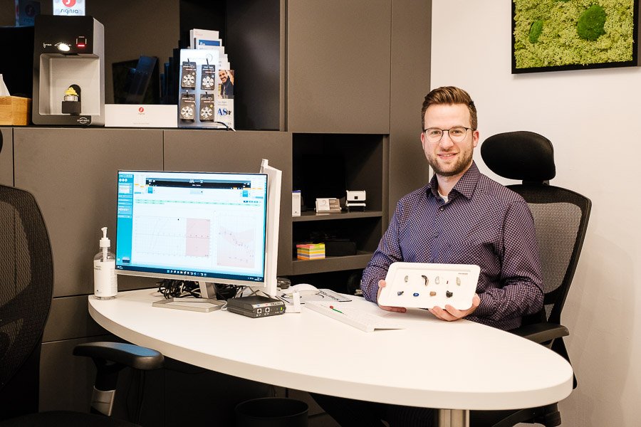 Hörakustikmeister Manuel Marzoli bei der Hörgeräteberatung in Hannover Misburg und Hannover Hemmingen